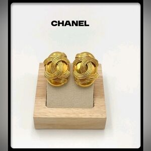 SALE! Authentic Chanel 1994 CC Coco Mark Oval Gold Plated Clip-On Earrings W Box